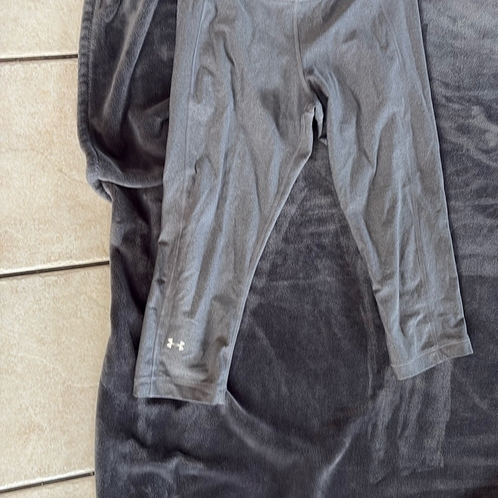 Under‎ Armour Gray Athletic Wear - Picture 3 of 3